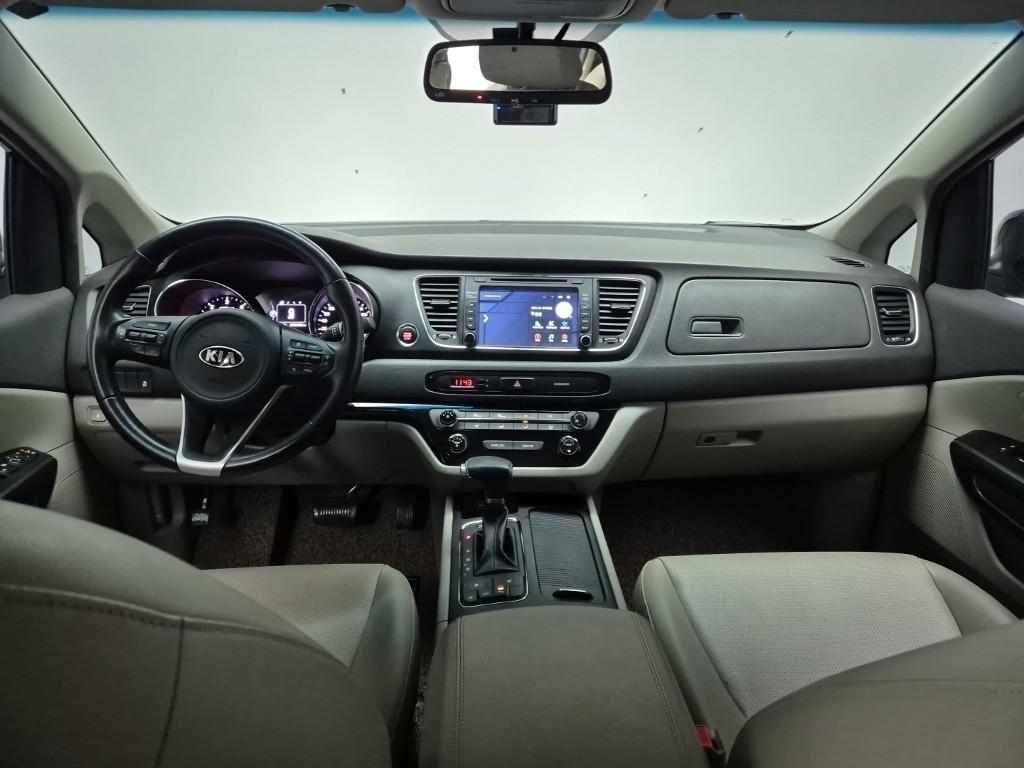 KIA Carnival - Vista 7