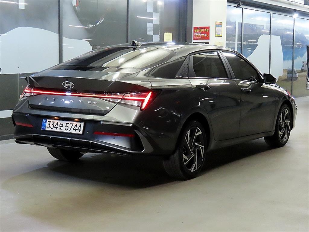 HYUNDAI Avante - Vista 4