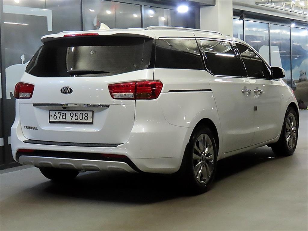 KIA Carnival - Vista 4