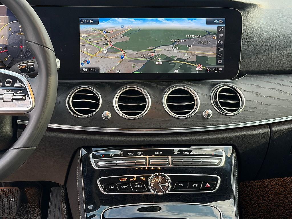 Mercedes Benz E class - Vista 10