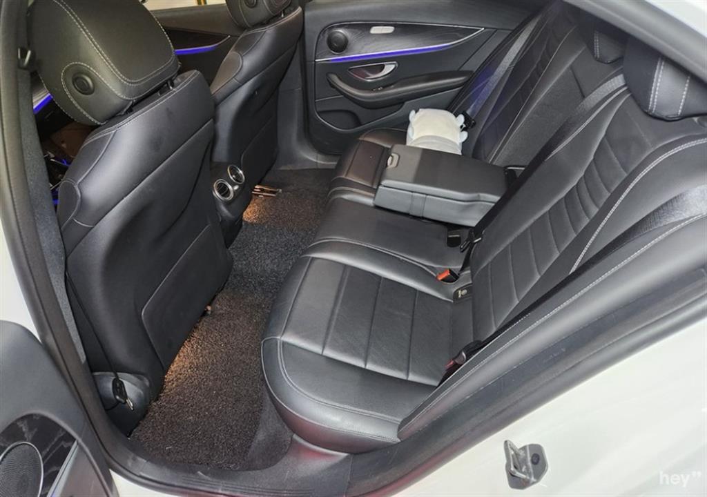 Mercedes Benz E class - Vista 8