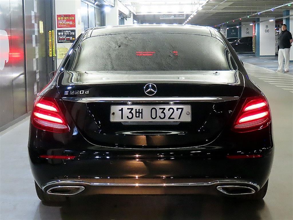 Mercedes Benz E class - Vista 5