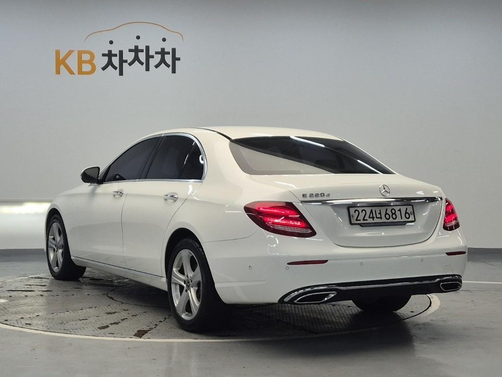 Mercedes Benz E class - Vista 2