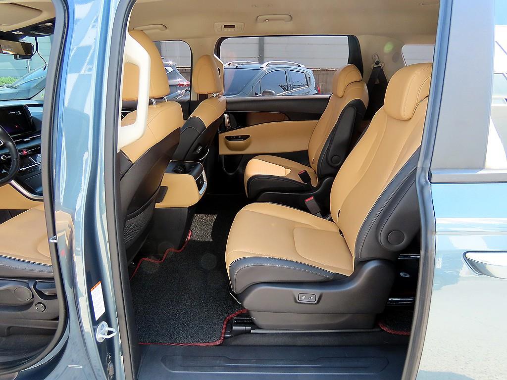 KIA Carnival - Vista 6