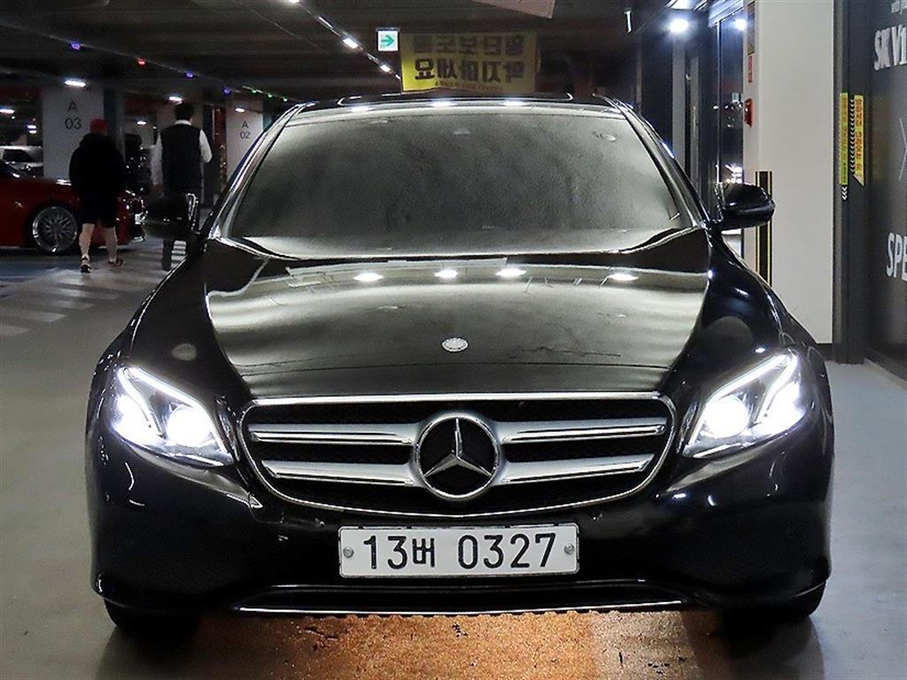 Mercedes Benz E class - Vista 2