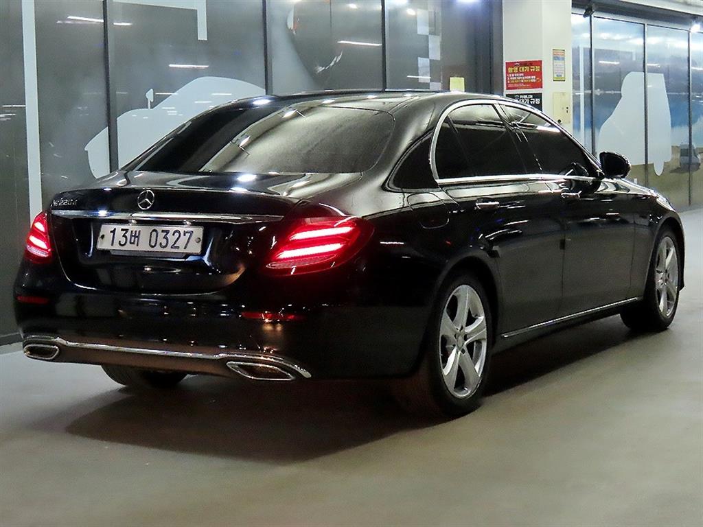 Mercedes Benz E class - Vista 4