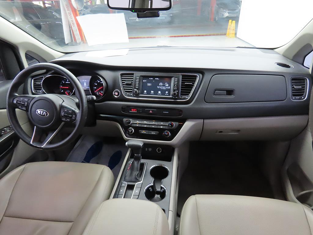 KIA Carnival - Vista 5
