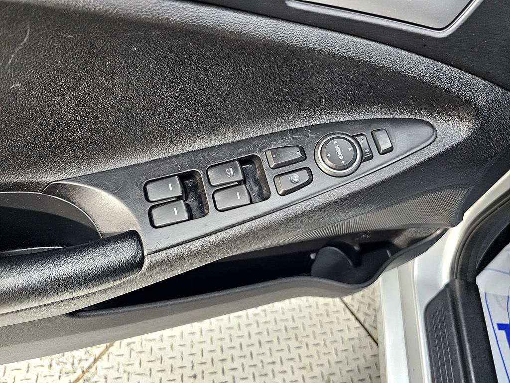 HYUNDAI Sonata - Vista 12
