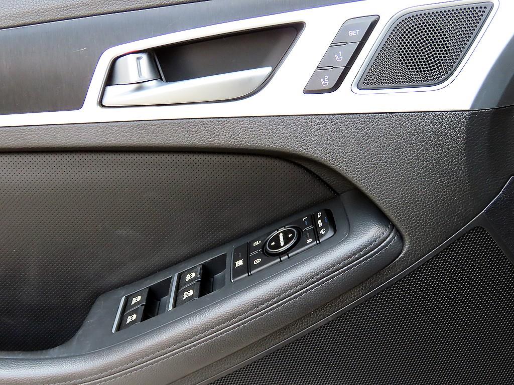HYUNDAI Genesis - Vista 12