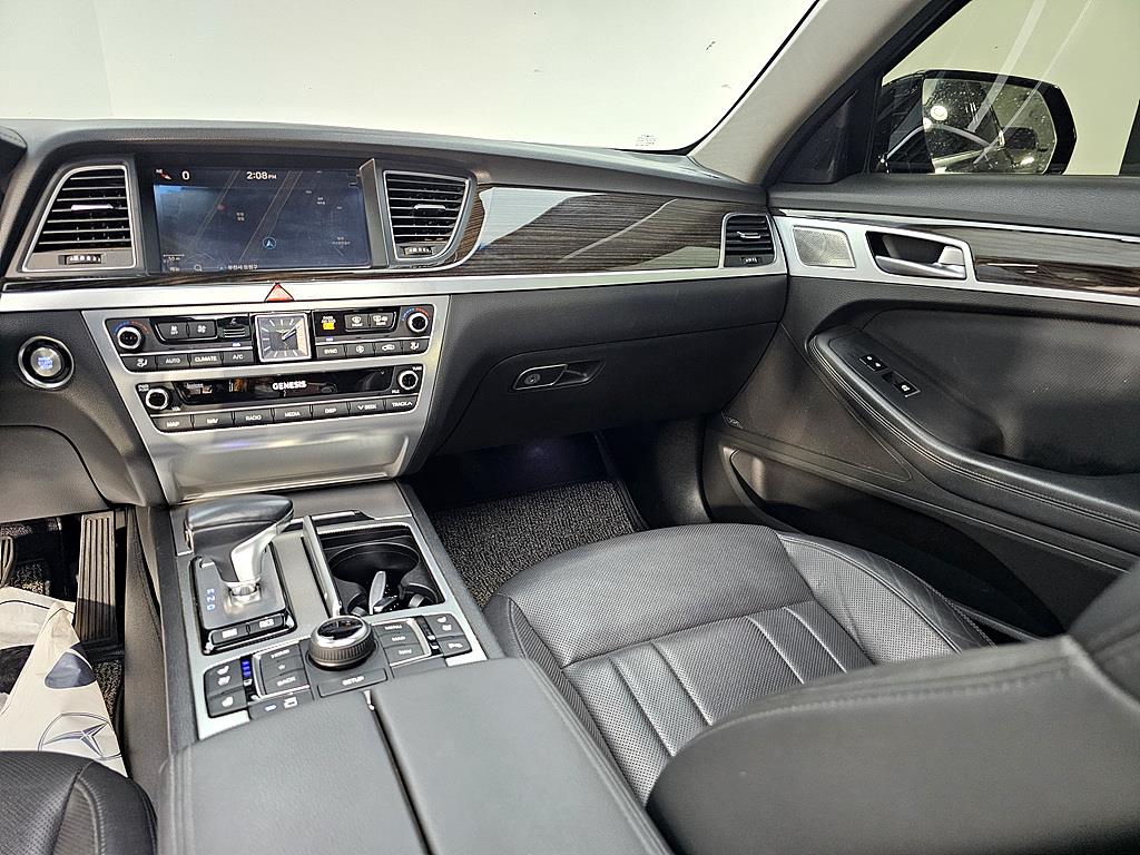Genesis G80 - Vista 10