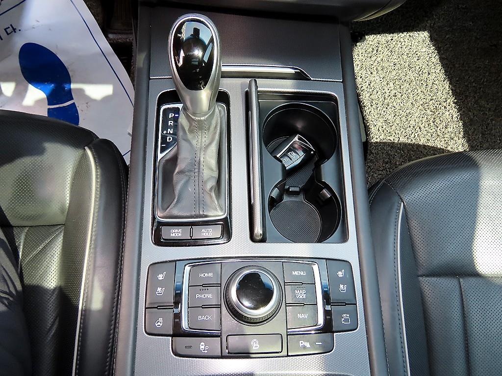 HYUNDAI Genesis - Vista 11