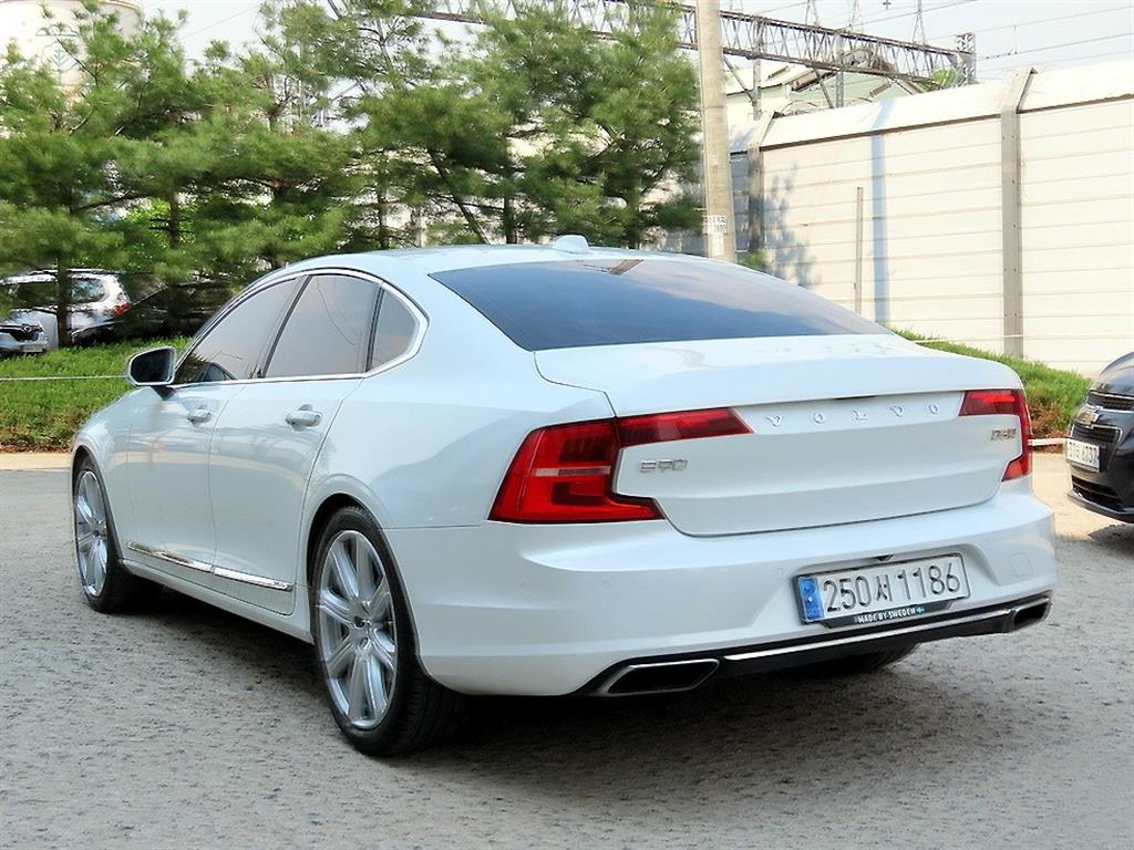 Volvo S90 - Vista 3
