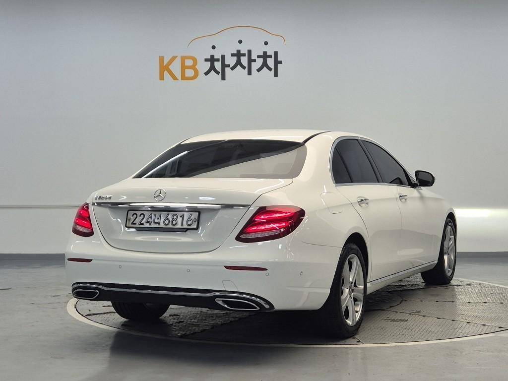 Mercedes Benz E class - Vista 3