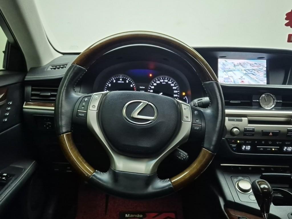 Lexus ES - Vista 11