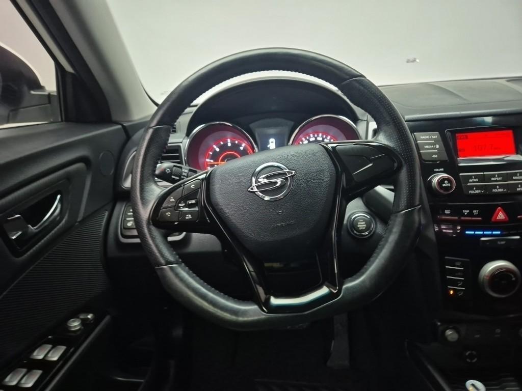 Ssangyong Tivoli - Vista 9