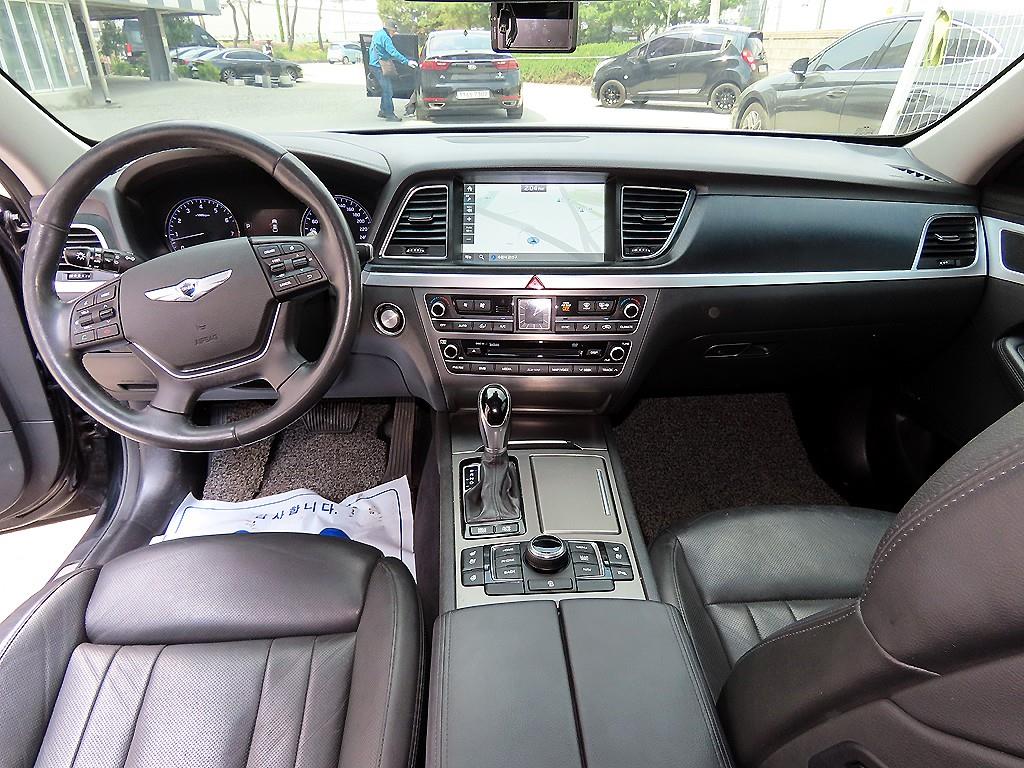 HYUNDAI Genesis - Vista 7