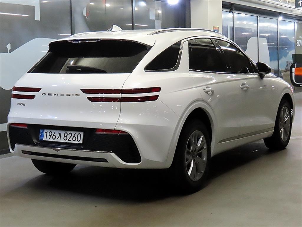 Genesis GV70 - Vista 4