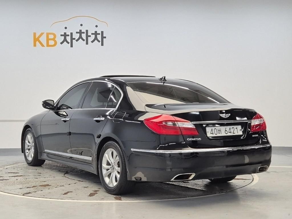 HYUNDAI Genesis - Vista 2
