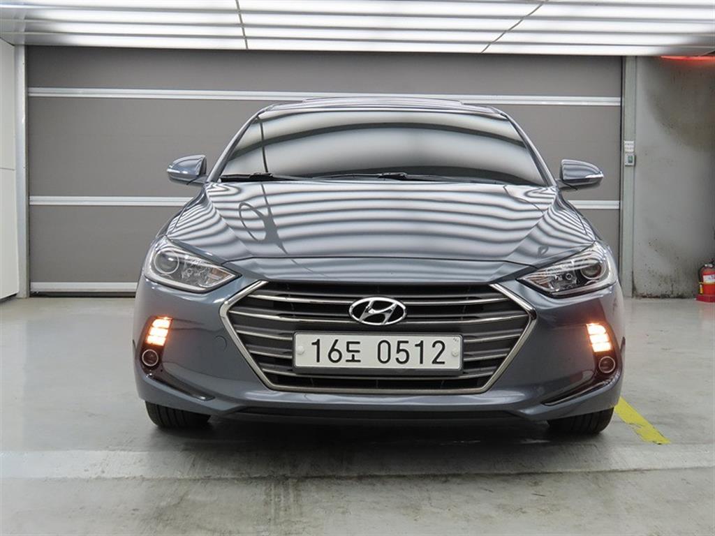 HYUNDAI Avante - Vista 2