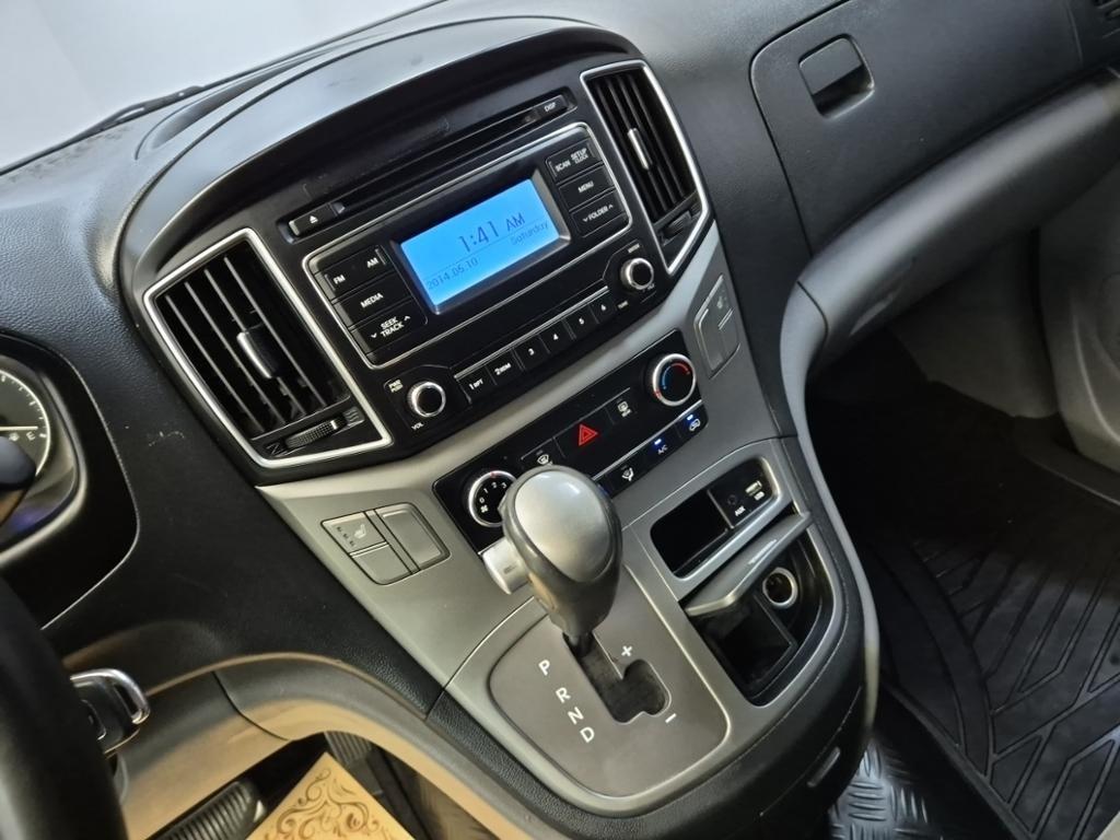 HYUNDAI Starex - Vista 10
