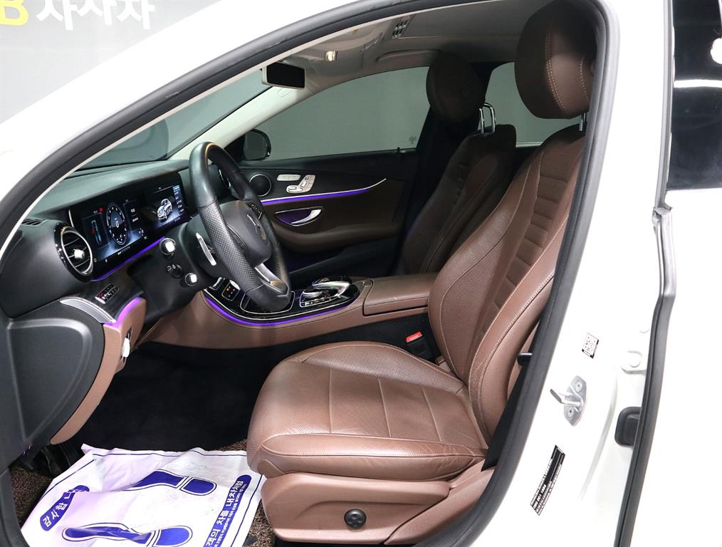 Mercedes Benz E class - Vista 9