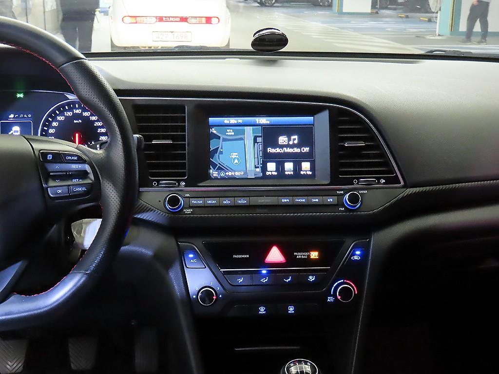 HYUNDAI Avante - Vista 11