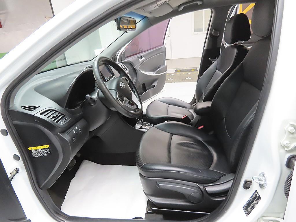 HYUNDAI Accent 2012 Blanco - Importación desde Corea - HF Imports Iquique - Foto 11
