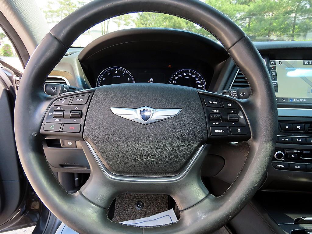 HYUNDAI Genesis - Vista 8