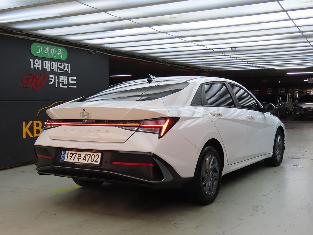 HYUNDAI Avante - Vista 4