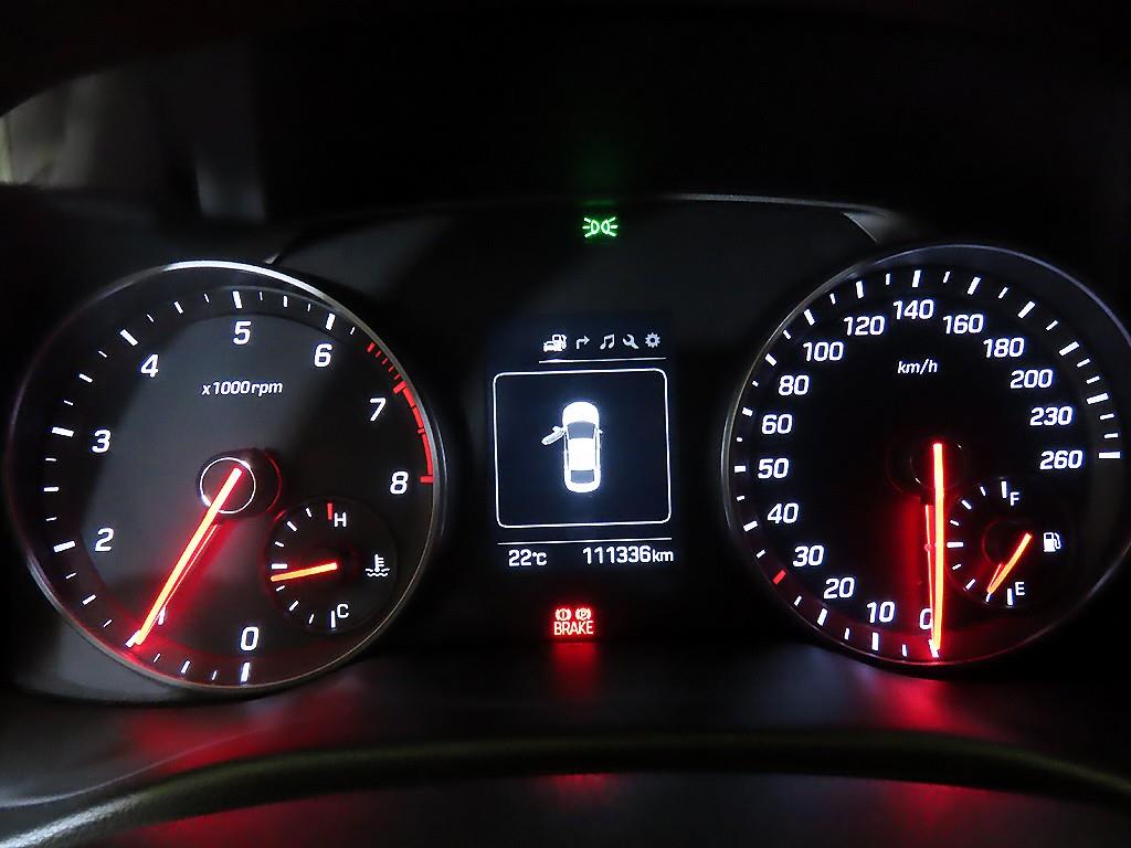 HYUNDAI Avante - Vista 9