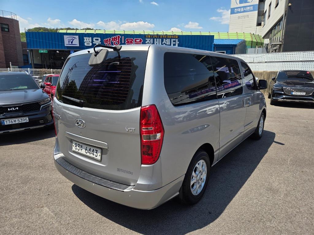 HYUNDAI Starex - Vista 4