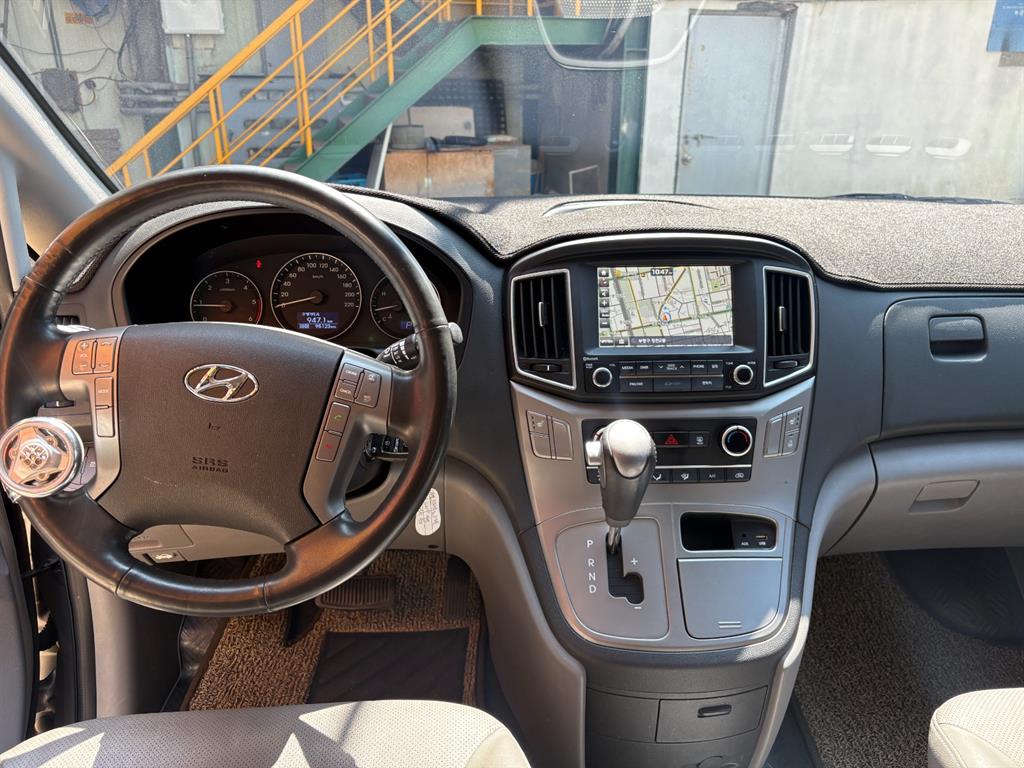 HYUNDAI Starex - Vista 5