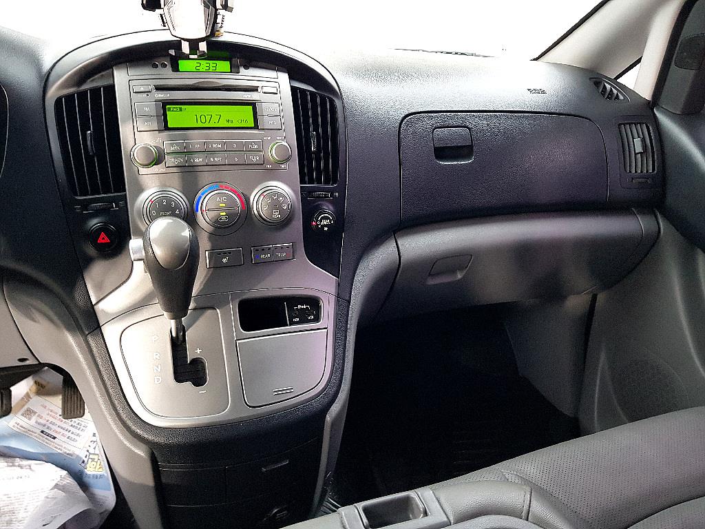 HYUNDAI Starex - Vista 10