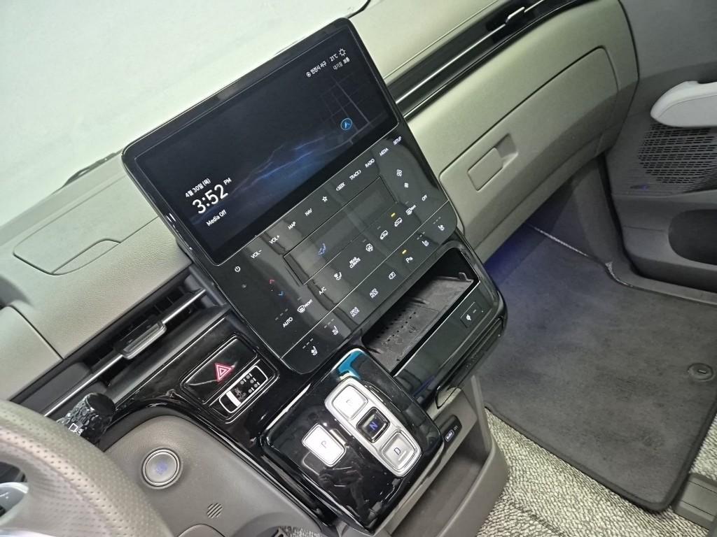 HYUNDAI Staria - Vista 10