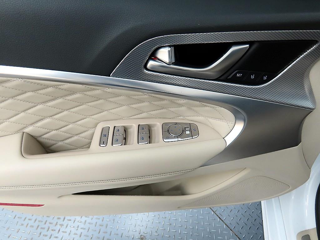 Genesis G70 - Vista 11