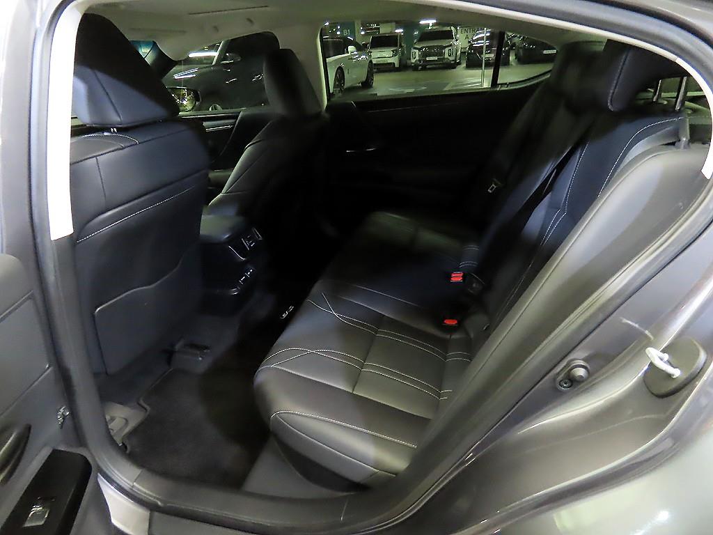 Lexus ES - Vista 7