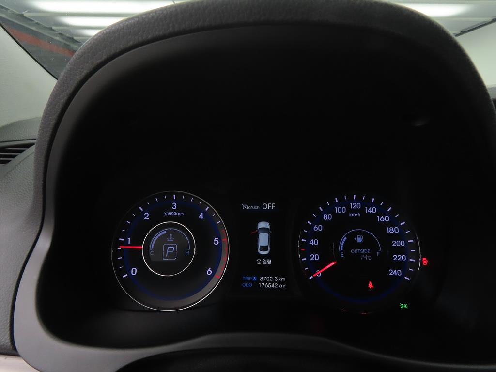 HYUNDAI i40 - Vista 9