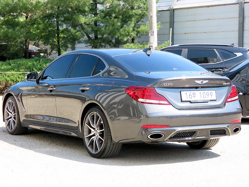 Genesis G70 - Vista 3