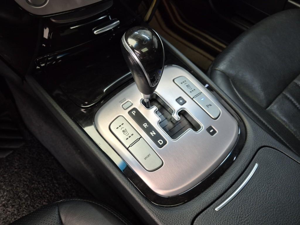 HYUNDAI Genesis - Vista 8