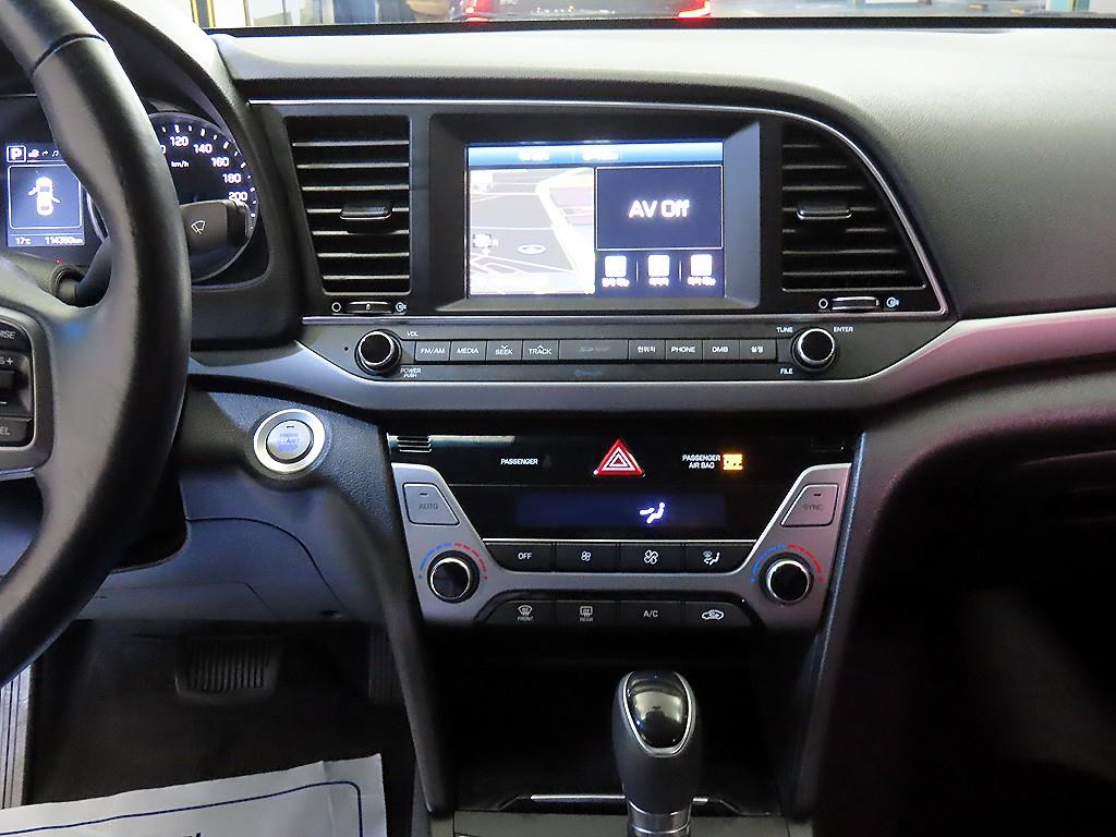 HYUNDAI Avante - Vista 11