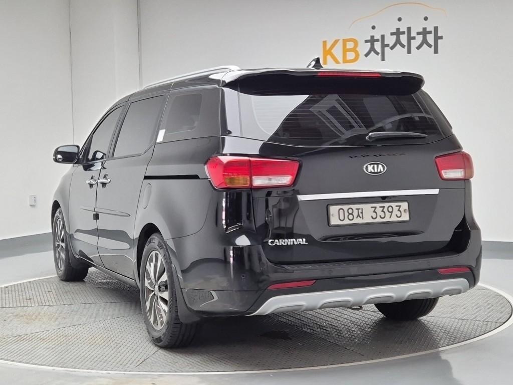 KIA Carnival - Vista 2