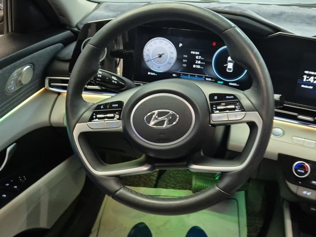 HYUNDAI Avante - Vista 8