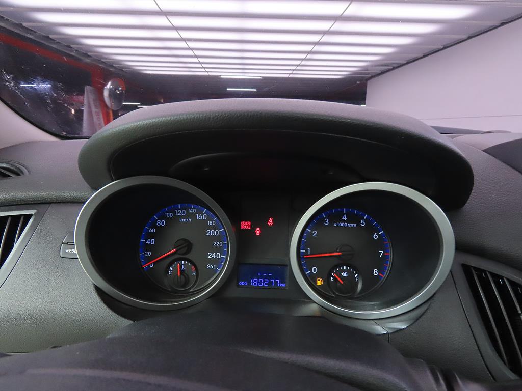 HYUNDAI Genesis - Vista 8