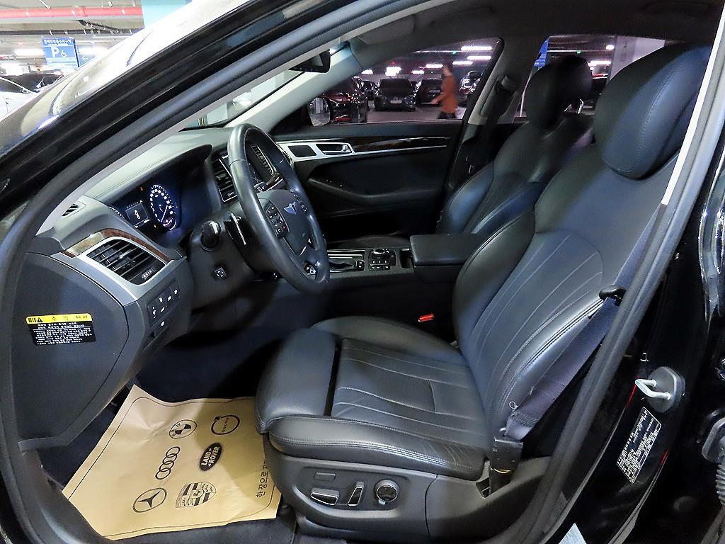 HYUNDAI Genesis - Vista 6