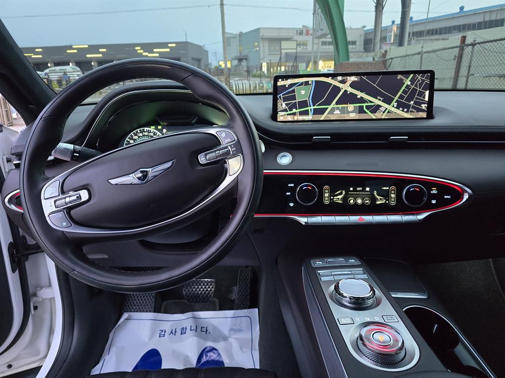 Genesis GV70 - Vista 5