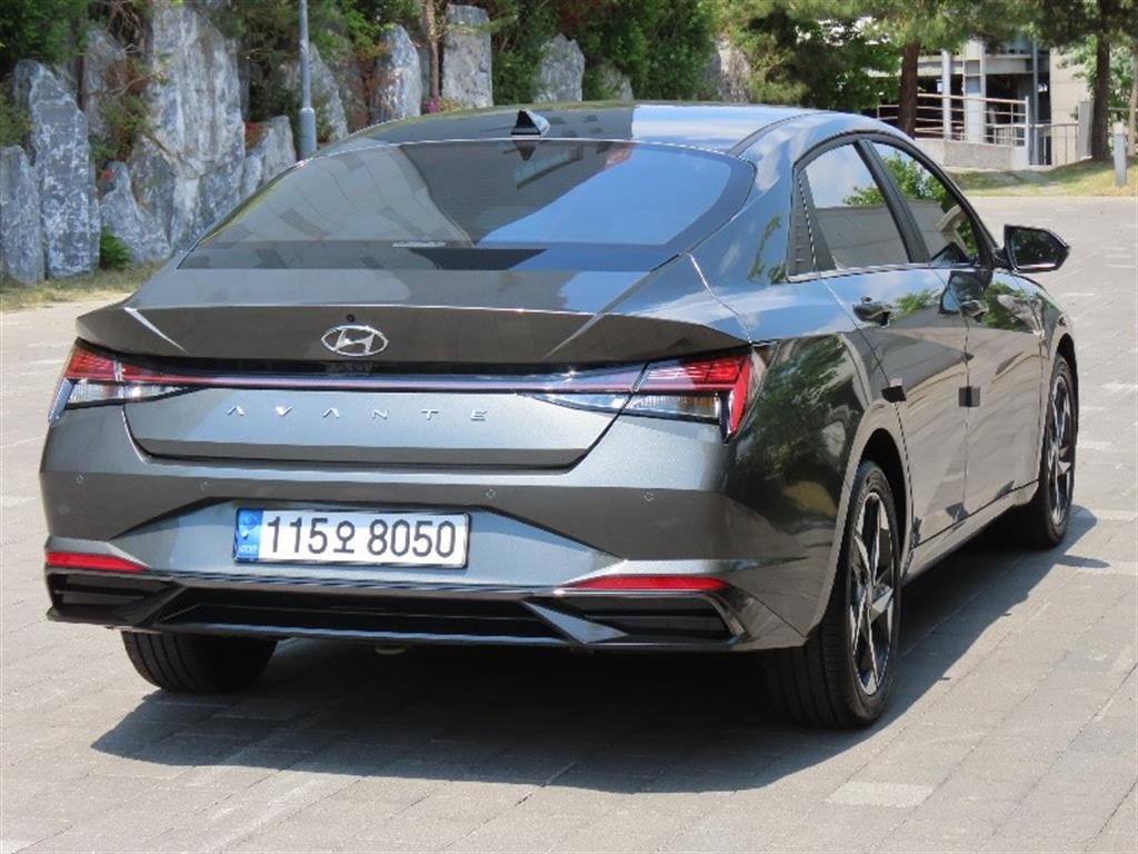 HYUNDAI Avante - Vista 5