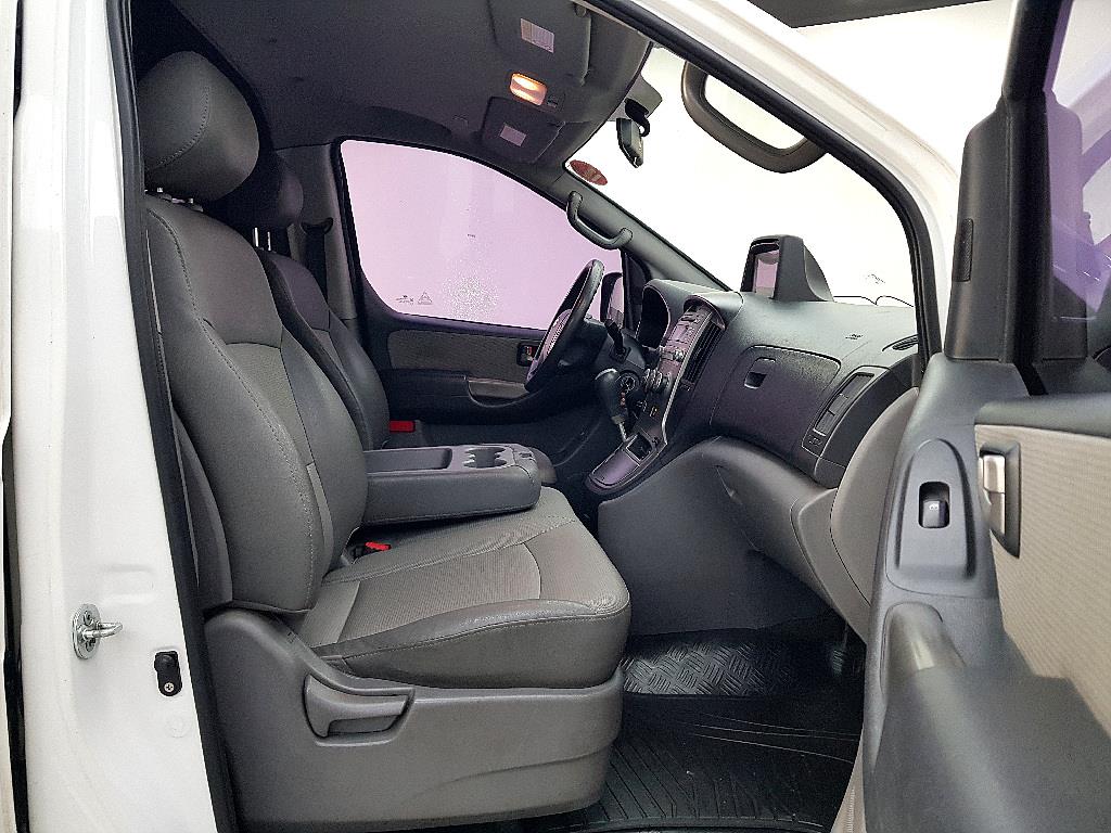 HYUNDAI Starex - Vista 5