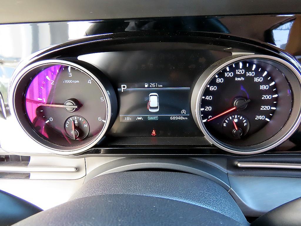 KIA Carnival - Vista 10