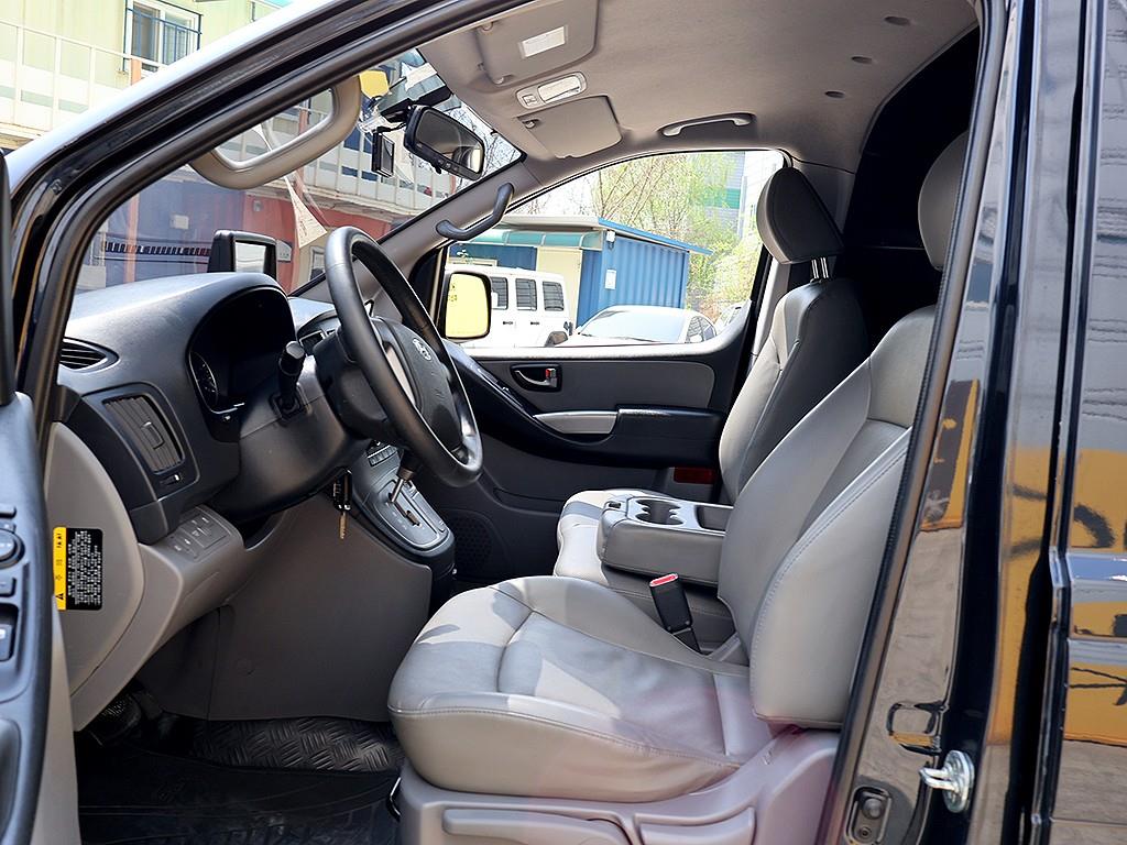 HYUNDAI Starex - Vista 9