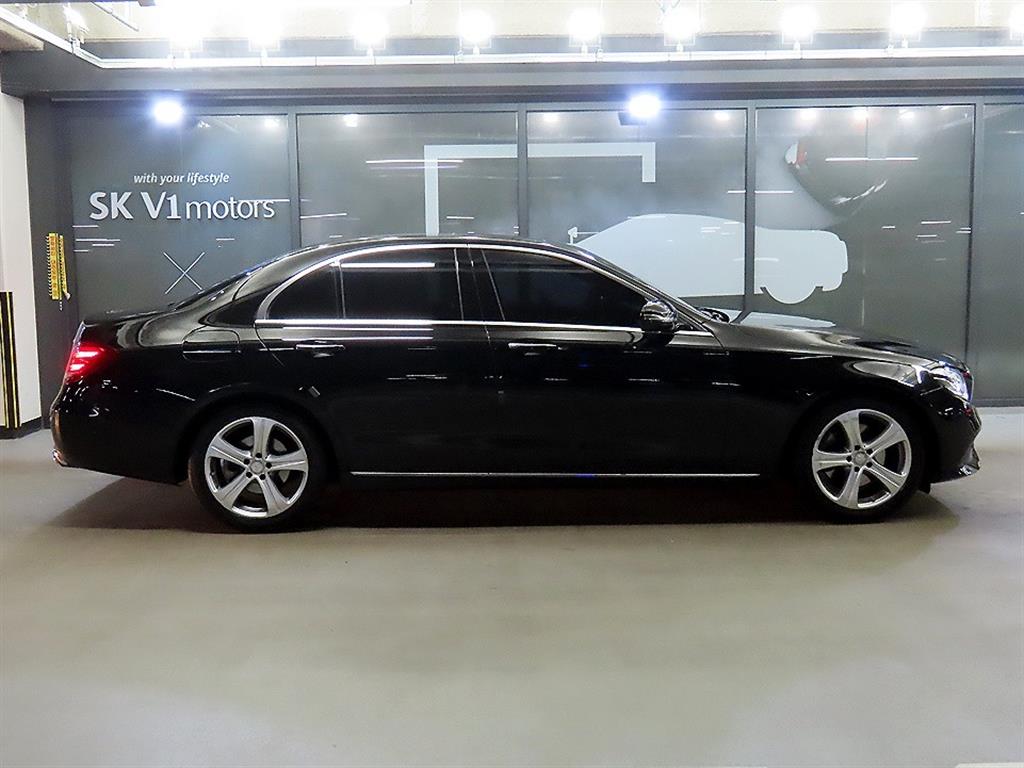 Mercedes Benz E class - Vista 3